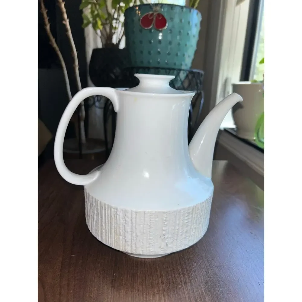 Thomas Arcta White Coffee Pot with Lid